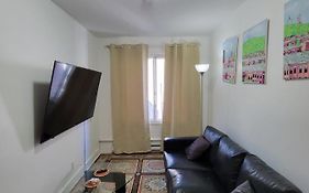 Small Condo In Montreal -Fast Wifi